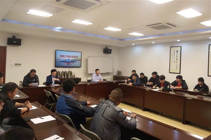 鎮(zhèn)揚汽渡公司舉行2019年新員工入職安全三級教育培訓(xùn)(圖1)