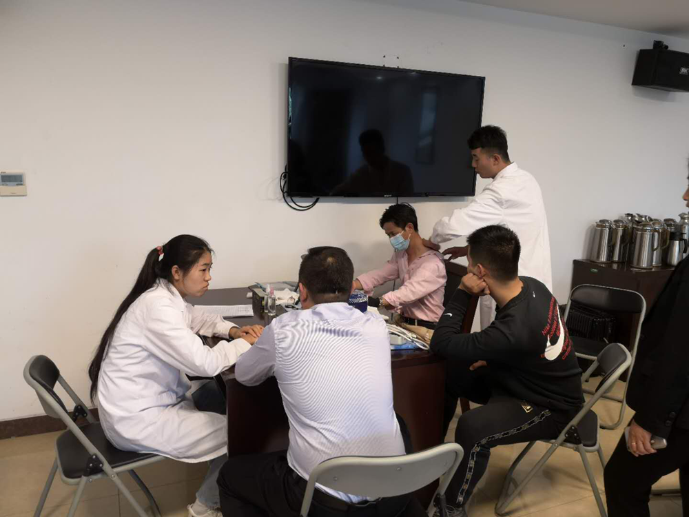 關注職工健康 公司開展職業(yè)病現(xiàn)場問診活動(圖1)